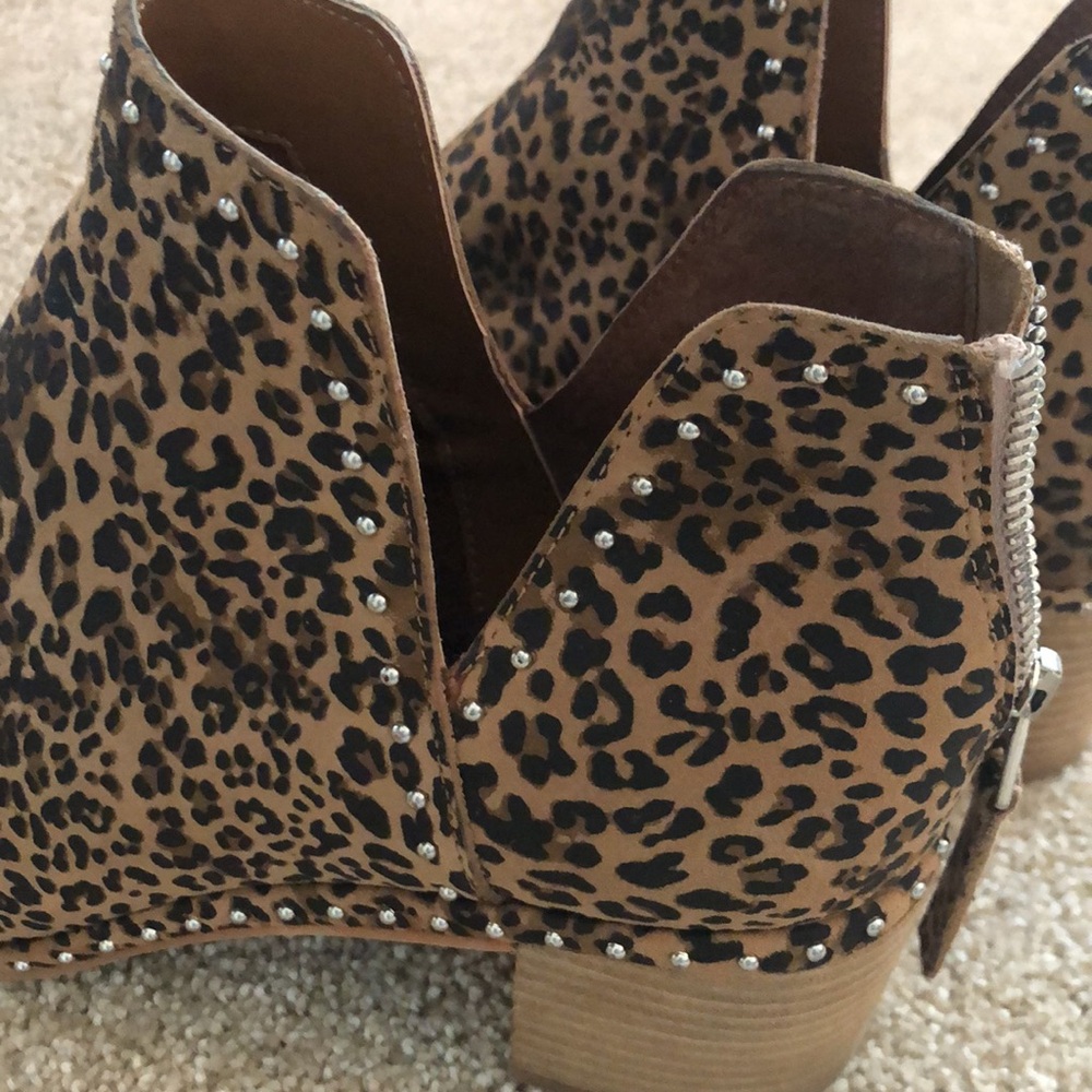 Dolce Vita Leopard Print Booties - Picture 9 of 14